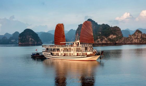 Le Journey Halong Cruise :Halong Bay – Surprising Cave – Ti Top Island – Fishing Village