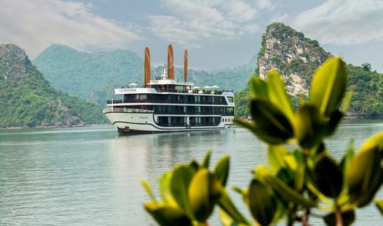 La Regina Cruise : Halong bay – Lan Ha Bay – Three Peach Beach – Viet Hai Village – Dark & Bright Cave