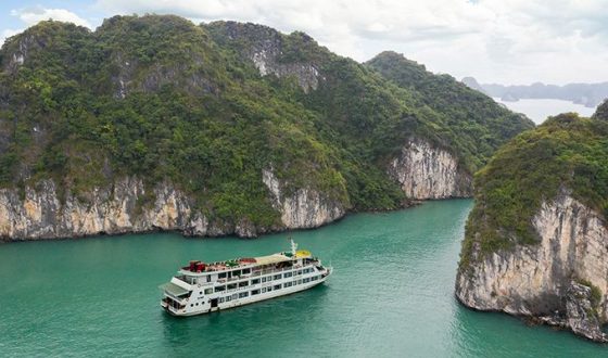 La Regina Royal Cruise :Halong bay – Surprising Cave – Titop Island – Luon Cave