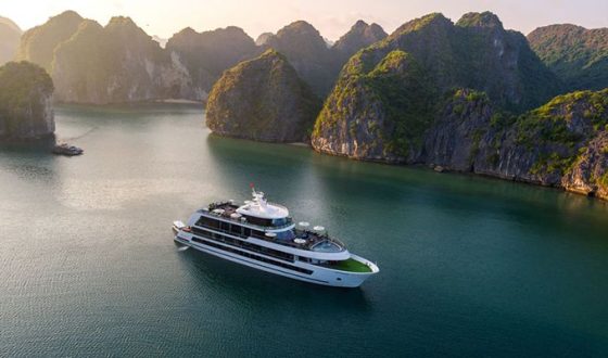 Stellar of the Sea : Halong bay – Lan Ha Bay – Ao Ech – Dark & Bright Cave