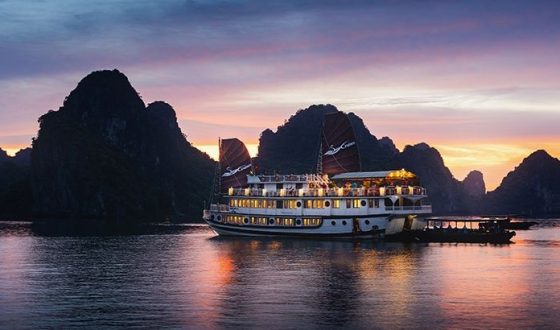 Halong Swan Cruise:Bai Tu Long Bay – Thien Canh Son Cave – Floating Village