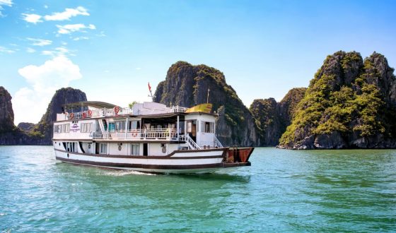 Halong Bay Cruise – Cozy Bay Cruise :  Halong bay – Surprising Cave – Titop Island – Luon Cave