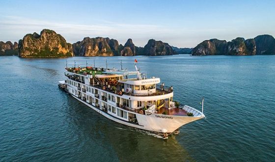 Halong Aquamarine Cruise :Halong bay – Surprising Cave – Titop Island – Luon Cave – Pearl Farm Villages