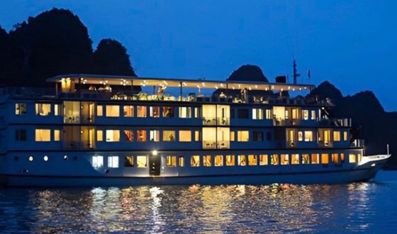 Crown Legend Cruise:Halong bay – Surprising Cave – Titop Island – Luon Cave